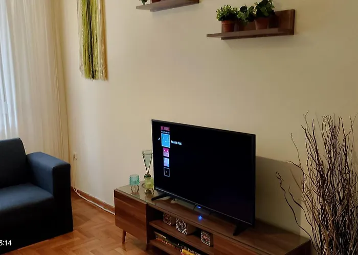 Anna's Flat * Vólosz